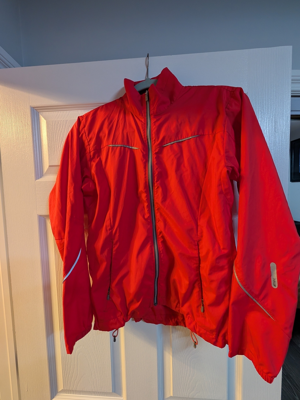 MEC Men's Bright Red Full-Zip Windbreaker Jacket